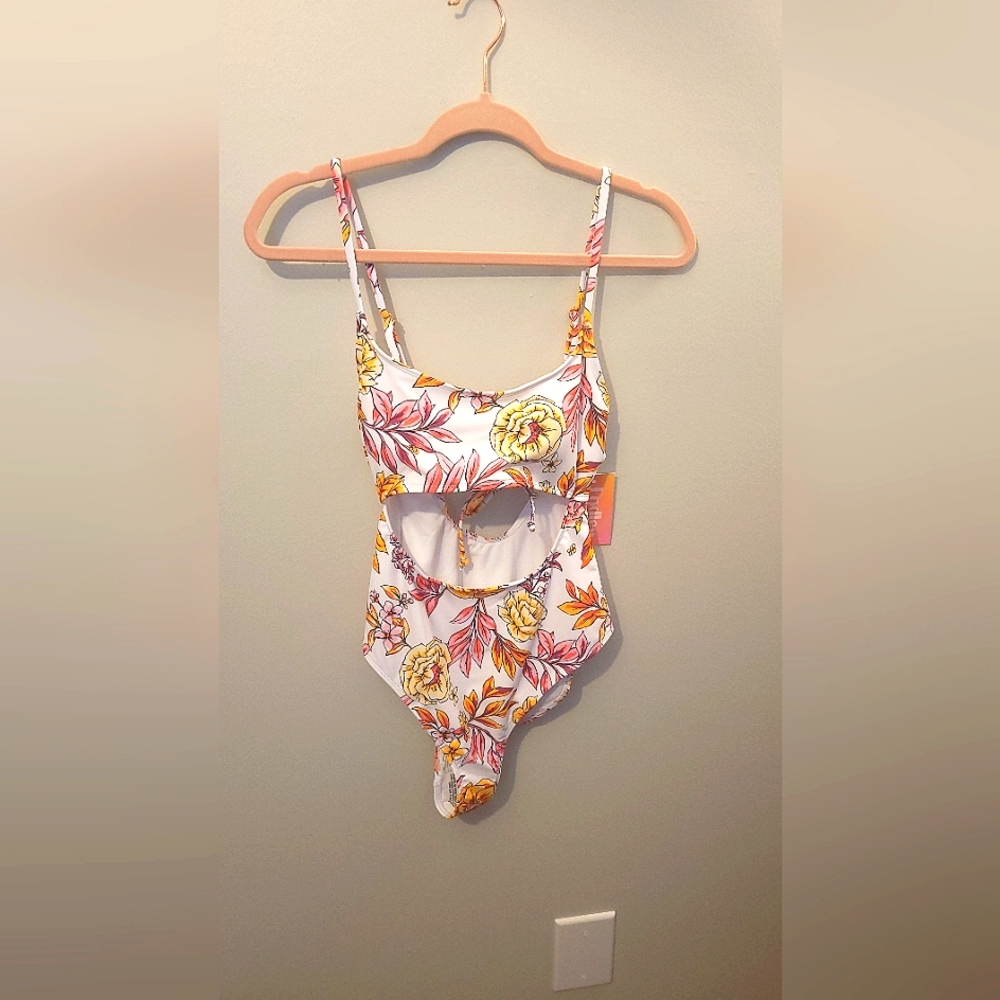 Endless Summer Swimwear Floral scoop strappy one piece  size medium